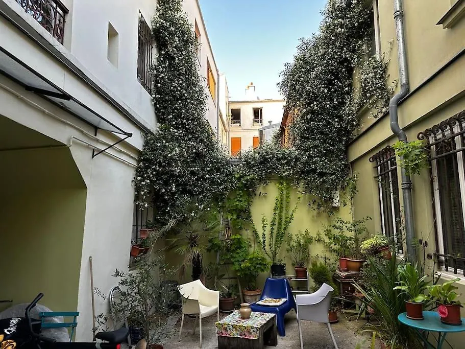 Apartment Paris 10E Sainte Marthe Canal Saint Martin 23M2 France