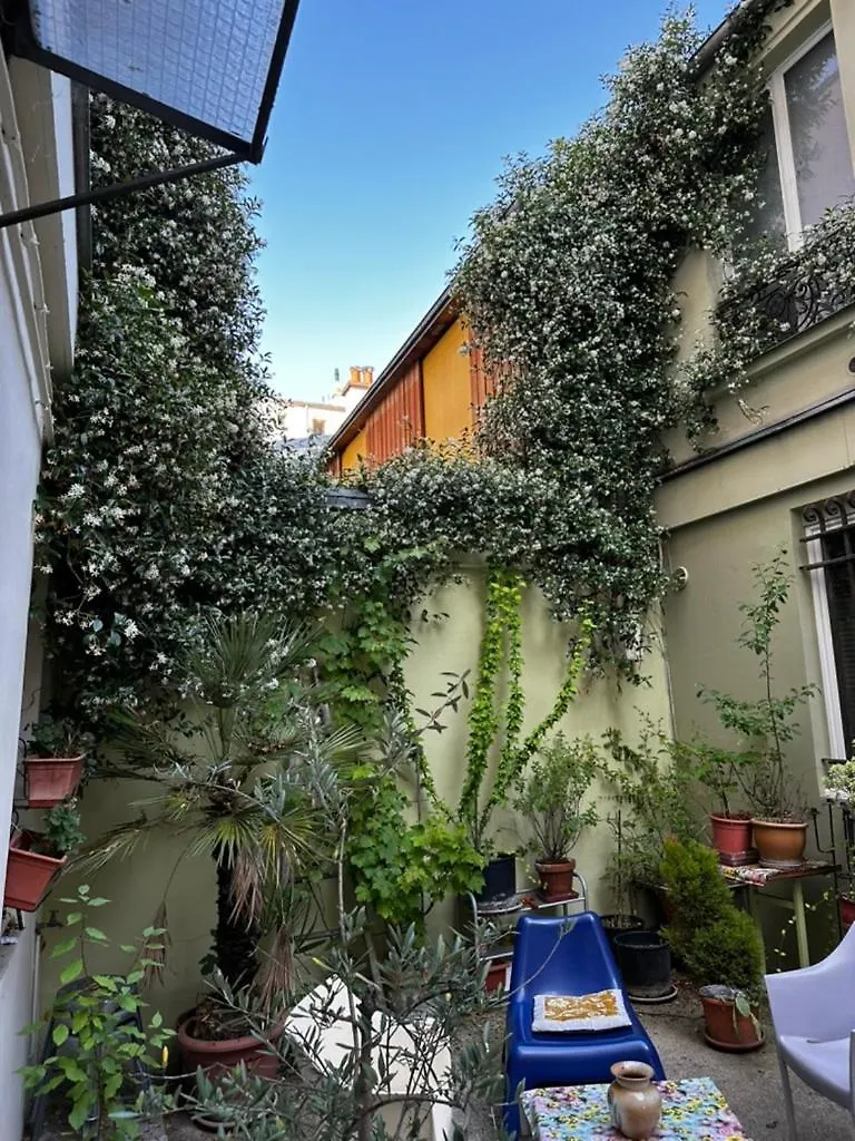 Apartment Paris 10E Sainte Marthe Canal Saint Martin 23M2